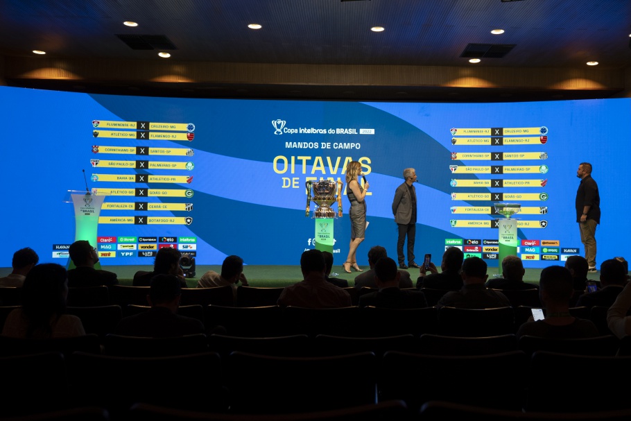 COPA DO BRASIL DE 2022. SORTEIO. OITAVAS DE FINAL. SÃO PAULO-SP. PALMEIRAS-SP. CORINTHIANS-SP. SANTOS-SP. CEARÁ-CE. FORTALEZA-CE. ATLÉTICO-GO. BAHIA-BA. ATHLETICO-PR. CRUZEIRO-MG. FLUMINENSE-RJ. BOTAFOG-RJ. AMÉRICA-MG. FLAMENGO-RJ. ATLÉTICO-MG.