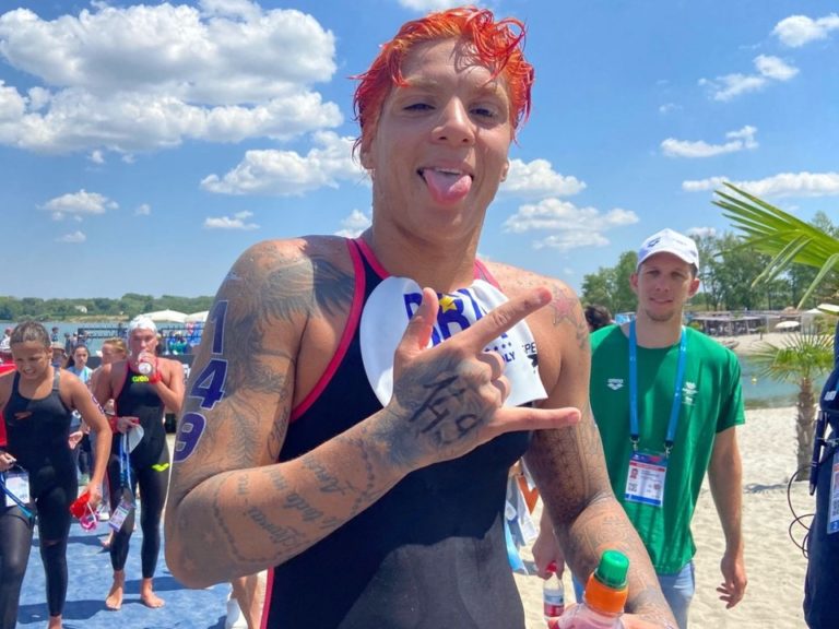 ANA MARCELA. CAMPEÃ. HUNGRIA. MEDALHA DE OURO. MUNDIAL.