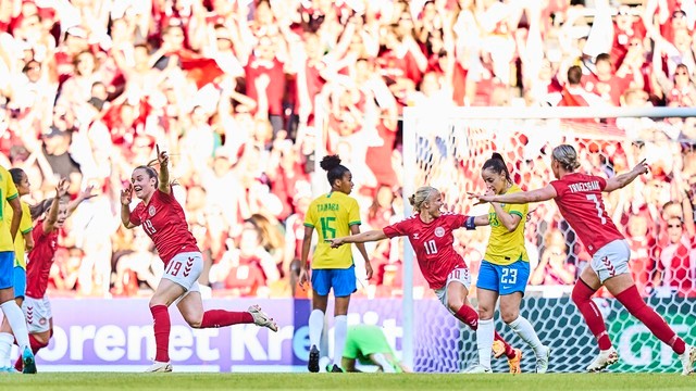 AMISTOSO. SELEÇÃO BRASILEIRA DE FUTEBOL FEMININO. BRASIL. DINAMARCA.