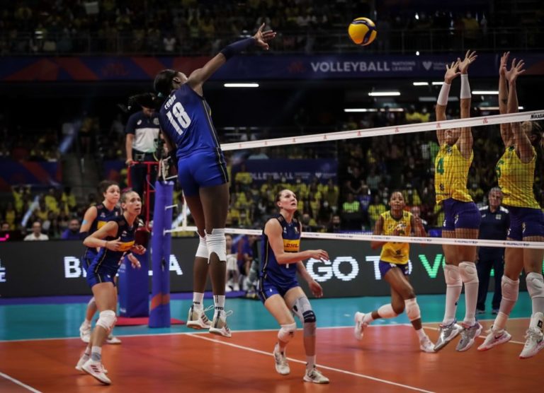 LIGA DAS NAÇÕES DE VÔLEI FEMININO. BRASÍLIA-DF. BRASIL. ITÁLIA.
