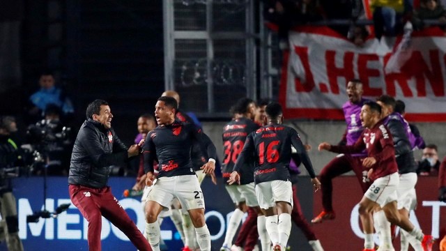 TAÇA LIBERTADORES DA AMÉRICA DE 2022. QUARTAS DE FINAL. JOGO DE VOLTA. SEGUNDA PARTIDA. ATHLETICO-PR. BRASIL. CLASSIFICADO. ESTUDIANTES DE LA PLATA. ARGENTINA. ELIMINADO. SEMIFINAL. ATHLETICO-PR. BRASIL. PALMEIRAS-SP. BRASIL.
