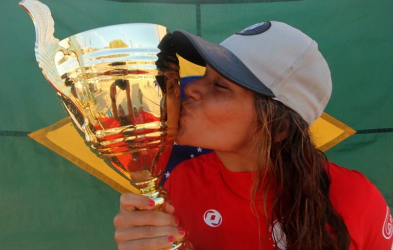 ISABELA SOUSA. PENTACAMPEÃO DE BODYBOARD.