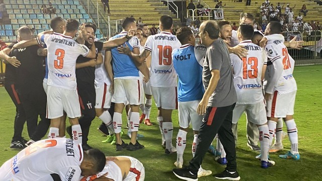 CAMPEONATO BRASILEIRO DA SÉRIE C DE 2022. SEGUNDA FASE. GRUPO B. SEXTA RODADA. BOTAFOGO-SP. SEGUNDO LUGAR. 10 PONTOS. CLASSIFICADO PARA O ACESSO DO CAMPEONATO BRASILEIRO DA SÉRIE B EM 2023. VOLTA REDONDA-RJ. 4 PONTOS. QUARTO LUGAR. ELIMINADO.