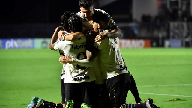 CAMPEONATO BRASILEIRO DA SÉRIE B DE 2022. PRIMEIRA FASE. TRIGÉSIMA RODADA. VASCO-RJ. NÁUTICO-PE.