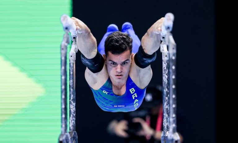 TRÊS MEDALHAS. OURO E PRATA. CAIO SOUZA. REBECA ANDRADE. PRATA.