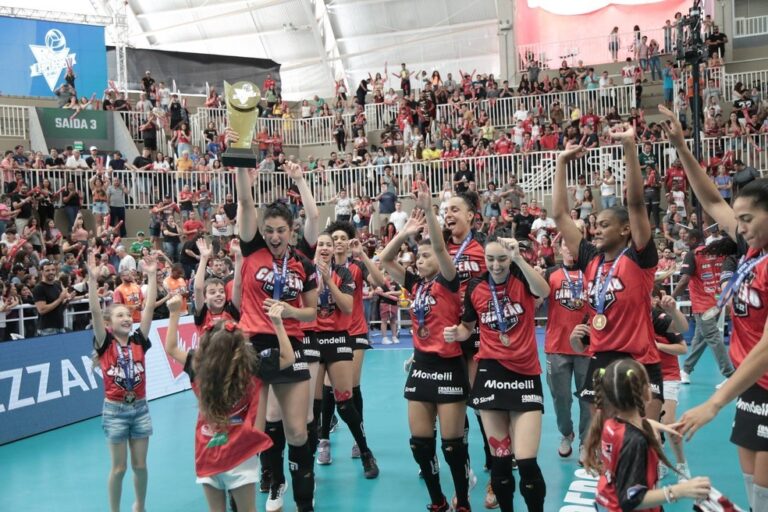 SUPERCOPA DE VÔLEI FEMININO. SESI-SP. CAMPEÃO. MINAS-MG. VICE-CAMPEÃO.