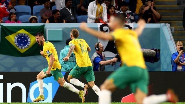 COPA DO MUNDO DE 2022. PRIMEIRA FASE. TERCEIRA RODADA. ÚLTIMA RODADA. GRUPO D. FRANÇA. PRIMEIRO COLOCADO. 6 PONTOS. CLASSIFICADO. +3 GOLS DE SALDO. AUTSRÁLIA. SEGUNDO COLOCADO. 6 PONTOS. -1 GOL DE SALDO. CLASSIFICADO. TUNÍSIA. TERCEIRO COLOCADO. 3 PONTOS. ELIMINADO. DINAMARCA. QUARTO COLOCADO. 1 PONTO. ELIMINADO.
