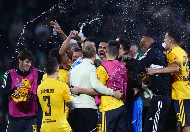 LIGA DOS CAMPEÕES DA EUROPA. TEMPORADA 2022. 2023. FASE DE GRUPOS. GRUPO H. SEXTA RODADA. BENFICA. PORTUGAL. 14 PONTOS. PRIMEIRO COLOCADO. CLASSIFICADO PARA AS OITAVAS DE FINAL. MACCABI HAIFA. ISRAEL. 3 PONTOS. ELIMINADO.