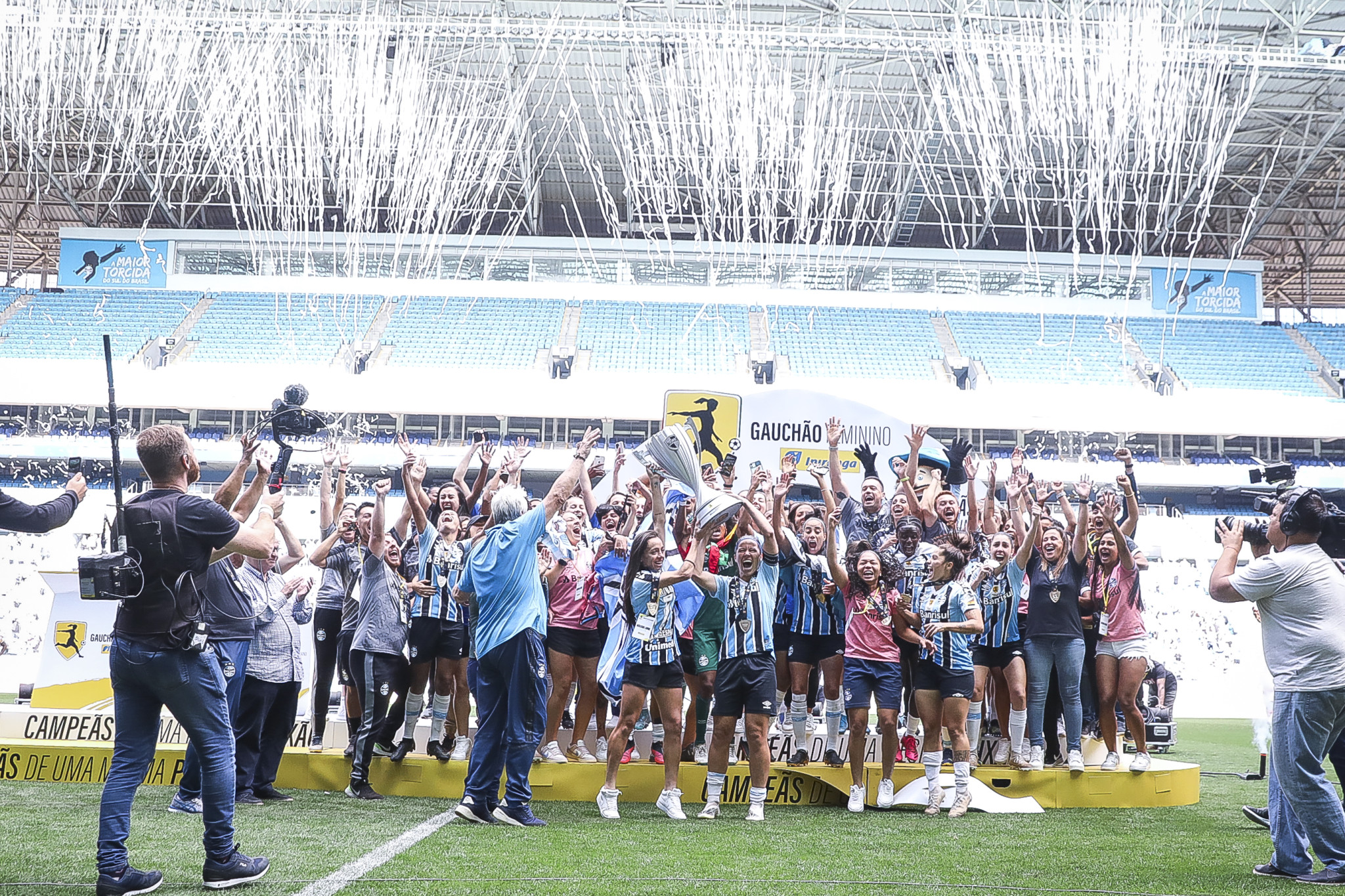 CAMPEONATO GAÚCHO DE FUTEBOL FEMININO DE 2022. JOGO DE VOLTA. SEGUNDA PARTIDA. GRÊMIO-RS. CAMPEÃO. INTERNACIONAL-RS. VICE-CAMPEÃO. GRÊMIO-RS. TETRACAMPEÃO. 2000. 2001. 2018.2022.
