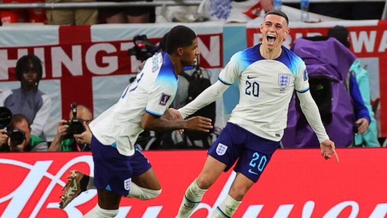 COPA DO MUNDO DE 2022. PRIMEIRA FASE. TERCEIRA RODADA. ÚLTIMA RODADA. GRUPO B. INGLATERRA. PRIMEIRO COLOCADO. CLASSIFICADO. 7 PONTOS. ESTADOS UNIDOS. SEGUNDO LUGAR. 5 PONTOS. CLASSIFICADO. IR.A TERCEIRO LUGAR. 3 PONTOS. ELIMINADO. PAÍS DE GALES. ELIMINADO. QUARTO LUGAR. 1 PONTO.