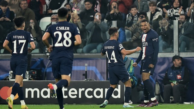 LIGA DOS CAMPEÕES DA EUROPA. TEMPORADA 2022. 2023. FASE DE GRUPOS. GRUPO H. PARIS SAINT-GERMIAN. FRANÇA. SEGUNDO COLOCADO. 14 PONTOS. CLASSIFICADO PARA AS OITAVAS DE FINAL. JUVENTUS. ITÁLIA. TERCEIRO LUGAR. JUVENTUS. ITÁLIA. 3 PONTOS. CLASSIFICADO PARA A LIGA EUROPA.