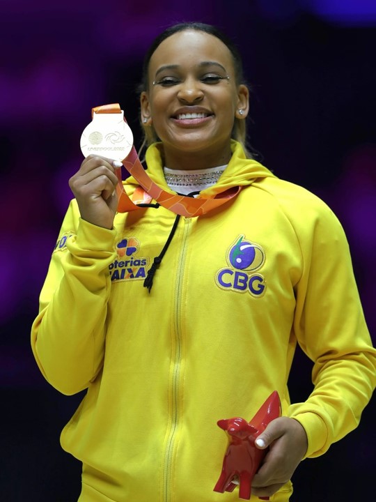 REBECA ANDRADE. OURO. LIVERPOOL. INGLATERRA. MUNDIAL DE GINÁSTICA.