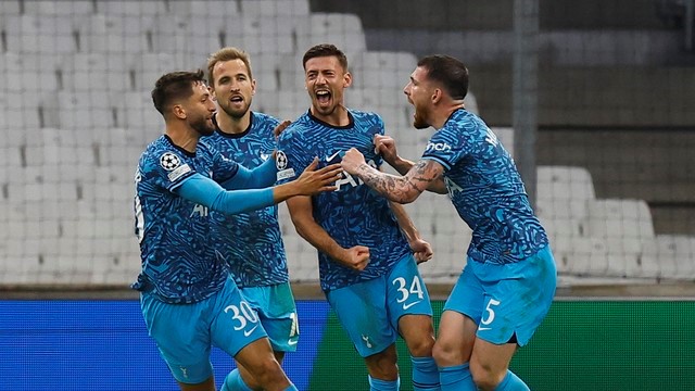 LIGA DOS CAMPEÕES DA EUROPA. TEMPORADA 2022.2023. FASE DE GRUPOS. GRUPO D. SEXTA RODADA. TOTTENHAM. INGLATERRA. CLASSIIFCADO PARA AS OITAVAS DE FINAL. 11 PONTOS. PRIMEIRO LUGAR. OLYMPIQUE DE MARSELHA. FRANÇA. QUARTO LUGAR. 6 PONTOS. ELIMINADO.