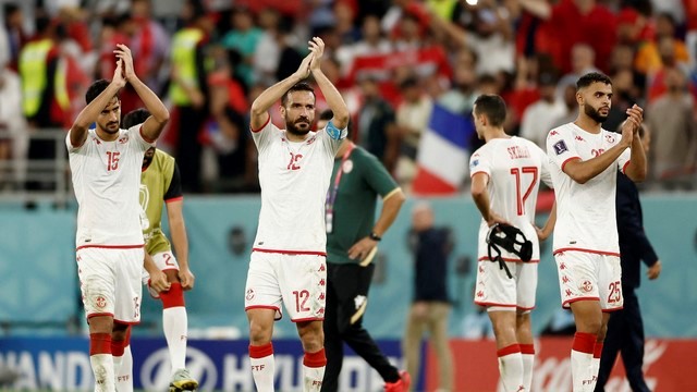 COPA DO MUNDO DE 2022. PRIMEIRA FASE. TERCEIRA RODADA. ÚLTIMA RODADA. GRUPO D. FRANÇA. PRIMEIRO COLOCADO. 6 PONTOS. CLASSIFICADO. +3 GOLS DE SALDO. AUTSRÁLIA. SEGUNDO COLOCADO. 6 PONTOS. -1 GOL DE SALDO. CLASSIFICADO. TUNÍSIA. TERCEIRO COLOCADO. 3 PONTOS. ELIMINADO. DINAMARCA. QUARTO COLOCADO. 1 PONTO. ELIMINADO.