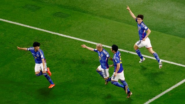COPA DO MUNDO DE 2022. PRIMEIRA FASE. TERCEIRA RODADA. GRUPO E. JAPÃO. PRIMEIRO COLOCADO. CLASSIFICADO. 6 PONTOS. ESPANHA. SEGUNDO COLOCADO. CLASSIFICADO. 4 PONTOS. 1 VITÓRIA. + 6 GOLS DE SALDO. ALEMANHA. TERCEIRO COLOCADO. 4 PONTOS. 1 VITÓRIA. +1 GOL DE SALDO. ELIMINADO. COSTA RICA. QUARTO LUGAR. ELIMINADO. 3 PONTOS.