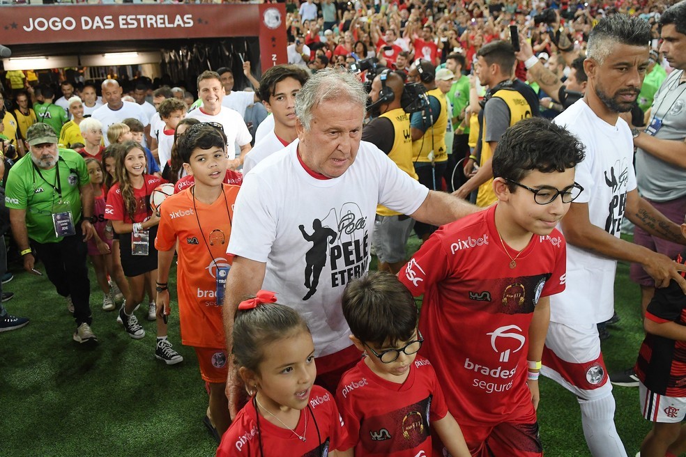 JOGO DAS ESTRELAS. ZICO HOMENAGEM PELÉ.