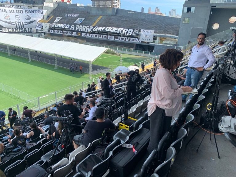 JORNALISTAS DO MUNDO. VELÓRIO DE PELÉ.