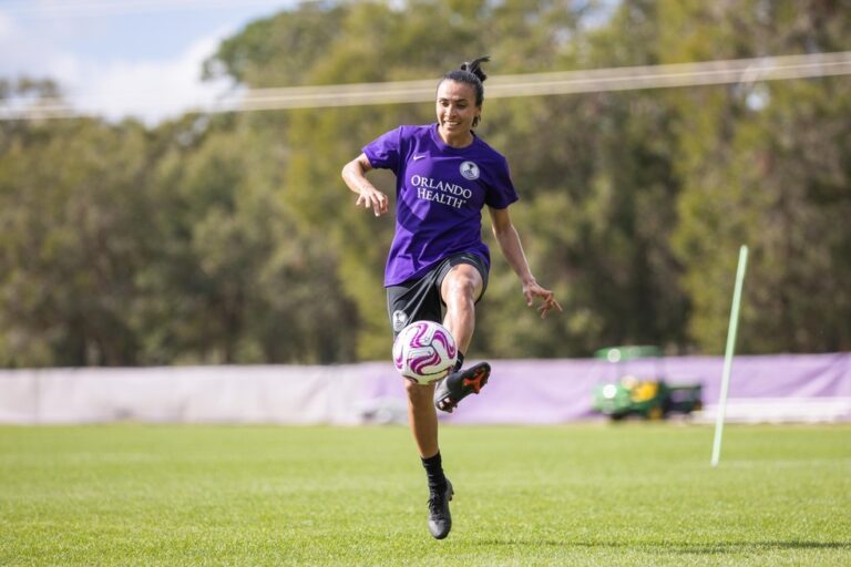 CONVOCAÇÃO DA SELEÇÃO BRASILEIRA DE FUTEBOL FEMININO.