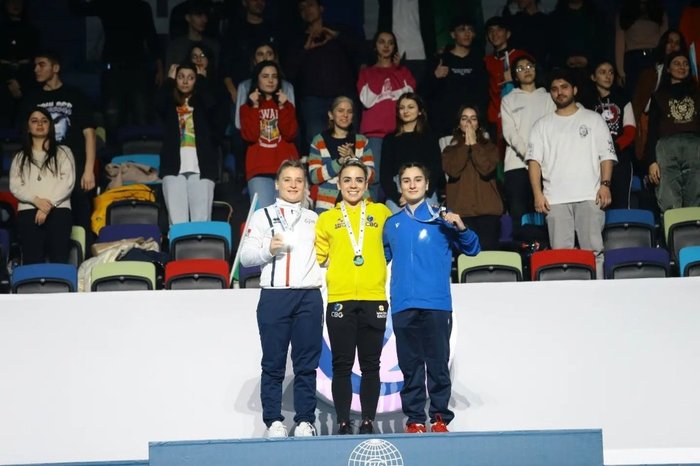 CAMILA GOMES. MEDALHA DE OURO. GINÁSTICA DE TRAMPOLIM SINCRONIZADA.