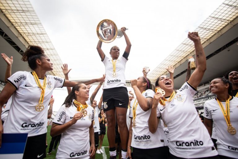 SUPERCOPA DE FUTEBOL FEMININO DE 2023. FINAL. JOGO ÚNICO. PARTIDA ÚNICA. CORINTHIANS-SP. BICAMPEÃO. 2022. 2023. FLAMENGO-RJ. VICE-CAMPEÃO.
