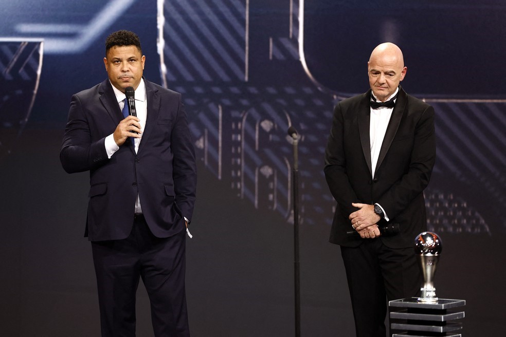RONALDO. GIANNI INFANTINO. PRESIDENTE DA FIFA. FEDERAÇÃO INTERNCIONAL DE FUTEBOL. HOMENAGEM AO PELÉ.