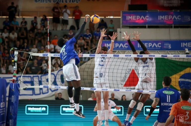 SUL-AMERICANO DE VÔLEI MASCULINO. FINAL. JOGO ÚNICO. PARTIDA ÚNICA. CRUZEIRO-MG. BRASIL. NOVE VEZES CAMPEÃO. ENEACAMPEÃO. MINAS-MG. BRASIL. VICE-CAMPEÃO.