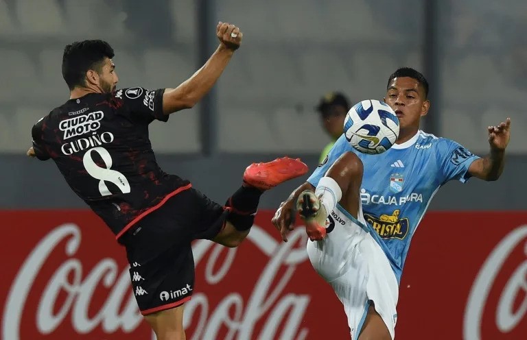 TAÇA LIBERTADORES DA AMÉRICA DE 2023. TERCEIRA FASE. JOGO DE VOLTA. SEGUNDA PARTIDA. SPORTING CRISTAL. PERU. CLASSIFICADO. HURACÁN, ARGENTINA. ELIMINADO.