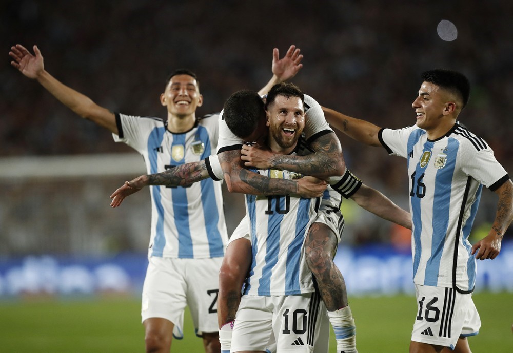 RANKING DA FIFA. FEDERAÇÃO INTERNACIONAL DE FUTEBOL. ARGENTINA. PRIMEIRO LUGAR. FRANÇA. SEGUNDO LUGAR. BRASIL. TERCEIRO LUGAR.