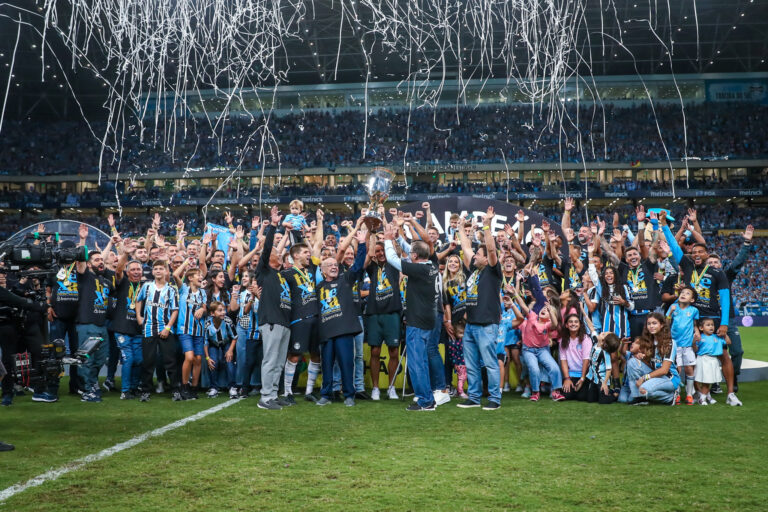 CAMPEONATO GAÚCHO DE 2023. FINAL. JOGO DE VOLTA. SEGUNDA PARTIDA. JOGO DE VOLTA. GRÊMIO-RS. CAMPÃO. HEXACAMPEÃO. QUADRAGÉSIMO SEGUNDO TÍTULO. TETRACONTADUOCAMPEÃO. CAXIAS-RS. VICE-CAMPEÃO.
