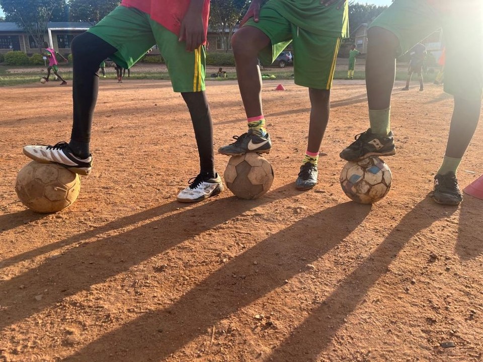 RUANDA. FUTEBOL. RECONSTRUÇÃO.