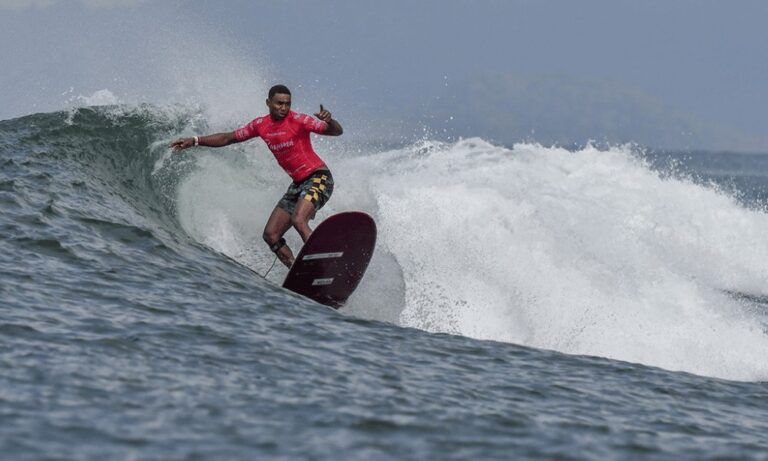BRASIL. SURFE. LONGBOARD. CARLOS BAHIA.