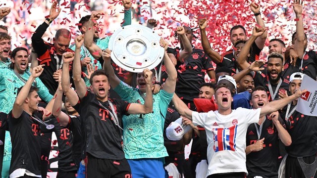 CAMPEONATO ALEMÃO. BUNDESLIGA. BAYERN DE MUNIQUE. ALEMANHA. TRIGÉSIMA TERCEIRA CONQUISTA. FUTEBOL ALEMÃO. HENDECACAMPEÃO.