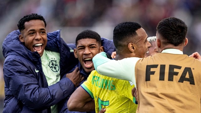 COPA DO MUNDO SUB-20 DE 2023. PRIEMIRA FASE. TERCEIRA RODADA. GRUPO D. BRASIL. PRIMEIRO LUGAR. 6 PONTOS. +7 GOLS DE SALDO. CLASSIFICADO. ITÁLIA. SEGUNDO LUGAR. 6 PONTOS. +2 GOL DE SALDO. CLASSIFICADO. NIGÉRIA. TERCEIRO LUGAR. 6 PONTOS. -1 GOL DE SALDO. CLASSIFICADO. REPÚBLICA DOMINICANA. 0 PONT. QUARTO LUGAR. ELIMINADO.