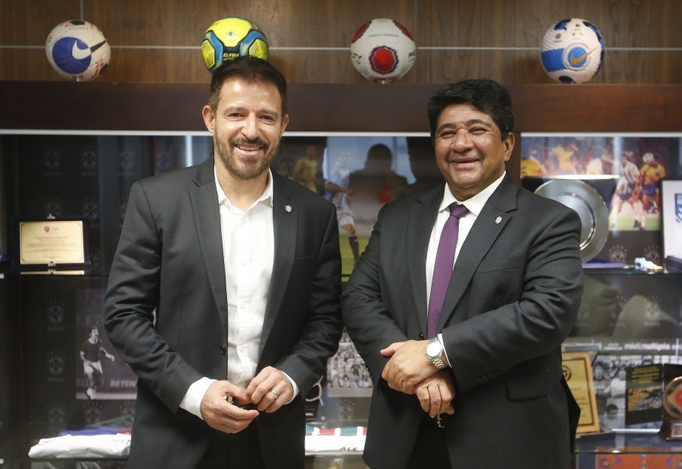 RAMON. TÉCNICO INTERINO. CBF. CONFEDERAÇÃO BRASILEIRA DE FUTEBOL. 17 DEJUNHO. BRASIL X GUINÉ. 20 DE JUNHO. BRASIL X SENEGAL.