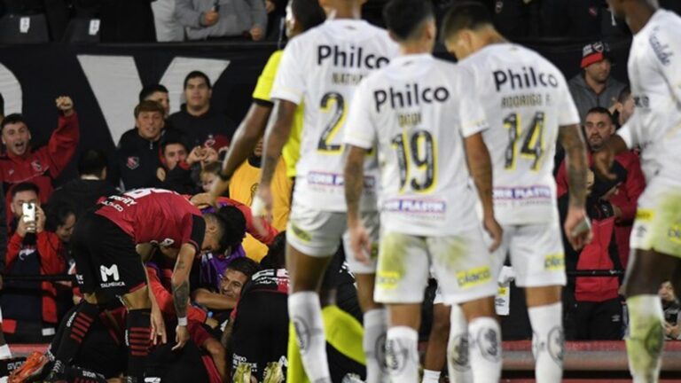COPA SUL-AMERICANA DE 2023. FASE DE GRUPOS. GRUPO C. TERCEIRA RODADA. NEWELL'S OLD BOYS. ARGENTINA. SANTOS-SP. BRASIL.