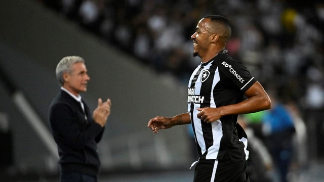 COPA SUL-AMERICANA DE 2023. FASE DE GRUPOS. GRUPO A. SEXTA RODADA. LDU. LIGA DEPORTIVA DE QUITO. EQUADOR. PRIMEIRO LUGAR. 12 PONTOS. CLASSIFICADO PAR AS OITAVAS DE FINAL. BOTAFOGO-RJ. BRASIL. SEGUNDO LUGAR. 10 PONTOS. CLASSIFICADO PARA AS PLAYOFFS. MAGALLANES. CHILE. TERCEIRO LUGAR. 4 PONTOS. TERCEIRO LUGAR. 0 VITÓRIA E - GOLS DE SALDO. ELIMINADO. UNIVERSIDAD CÉSAR VALLEJO. PERU. ELIMINADO. QUARTO LUGAR. 4 PONTOS. 1 VITÓRIA E -8 GOLS DE SALDO.
