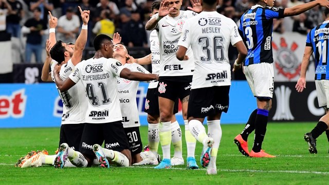 TAÇA LIBERTADORES DA AMÉRICA DE 2023. FASE DE GRUPOS. GRUPO E. SEXTA RODADA. INDEPENDIENTE DEL VALLE. EQUADOR. CLASSIFICADO PARA AS OITAVAS DE FINAL DA TAÇA LIBERTADORES DA AMÉRICA. PRIMEIRO LUGAR. 12 PONTOS. ARGENTINOS JUNIORS. ARGENTINA. SEGUNDO LUGAR. 11 PONTOS. CLASSIFICADO PARA AS OITAVAS DE FINAL DA TAÇA LIBERTADORES DA AMÉRICA. CORINTHIANS-SP. BRASIL. ELIMINADO. TERCEIRO LUGAR. 7 PONTOS. CLASSIFICADO PARA A FASE ELIMINATÓRIA DA COPA SUL-AMERICANA. LIVERPOOL. URUGUAI. ELIMINADO. QUARTO LUGAR. 4 PONTOS.
