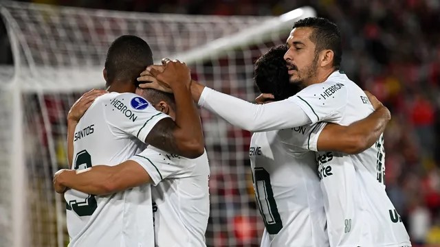 COPA SUL-AMERICANA DE 2023. FASE DE GRUPOS. GRUPO G. SEXTA RODADA. GOIÁS-GO. BRASIL. CLASSIFICADO PARA AS OITAVAS DE FINAL. PRIMEIRO LUGAR. 12 PONTOS. UNIVERSITARIO. PERU. SEGUNDO COLOCADO. CLASSIFICADO PARA AS ELIMINATÓRIAS DA COPA SUL-AMERICANA. 10 PONTOS. INDEPENDIENTE SANTA FE. COLÔMBIA. 7 PONTOS. ELIMINADO. TERCEIRO LUGAR. GIMNASIA DE LA PLATA. ARGENTINA. QUARTO LUGAR. 4 PONTOS. ELIMINADO.