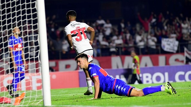 COPA SUL-AMERICANA DE 2023. FASE DE GRUPOS. SEXTA RODADA. GRUPO D. SÃO PAULO-SP. BRASIL. PRIMEIRO COLOCADO. 16 PONTOS. CLASSIFICADO PARA AS OITAVAS DE FINAL DA COPA SUL-AMERICANA. TIGRE. ARGENTINA. 10 PONTOS. SEGUNDO COLOCADO. CLASSIFICADO PARA A FASE ELIMINATÓRI DA COPA SUL-AMERICANA. DEPORTES TOLIMA. COLÔMBIA. ELIMINADO. 8 PONTOS. TERCEIRO LUGAR. PUERTO CABELLO. VENEZUELA. QUARTO LUGAR. 0 PONTO. ELIMINADO.