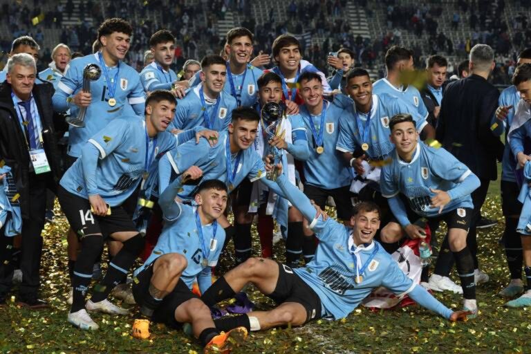 COPA DO MUNDO DE 2023 SUB-20. FINAL. JOGO ÚNICO. PARTIDA ÚNICA. URUGUAI. CAMPEÃO. PRIMEIRA VEZ. ITÁLIA. VICE-CAMPEÃO.