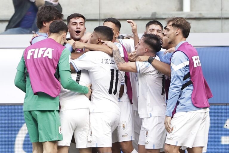 COPA DO MUNDO SUB-20 DE 2023. OITAVAS DE FINAL. JOGO ÚNICO. PARTIDA ÚNICA. URUGUAI. CLASSIFICADO. GÂMBIA. ELIMINADA. QUARTAS DE FINAL. JOGO ÚNICO. PARTIDA ÚNICA. URUGUAI. ESTADOS UNIDOS.