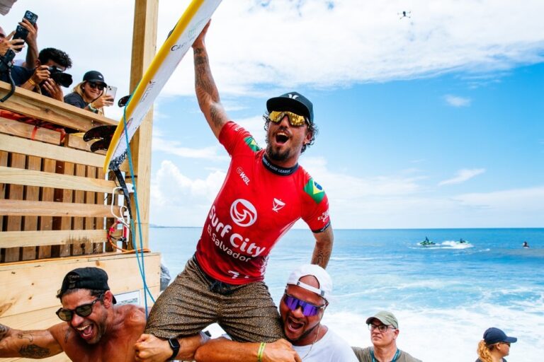 WSL. WORLD SURF LEAGUE. LIGA MUNDIAL DE SURFE. FELIPE TOLEDO. CAMPEÃO.