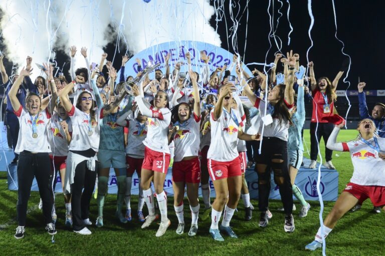 CAMPEONATO BRASILEIRO DE FUTEBOL FEMININO SÉRIE A2 DE 2023. FINAL. JOGO DE VOLTA. SEGUNDA PARTIDA. RED BULL BRAGANTINO-SP. CAMPEÃO. FLUMINENSE-RJ. VICE-CAMPEÃO.
