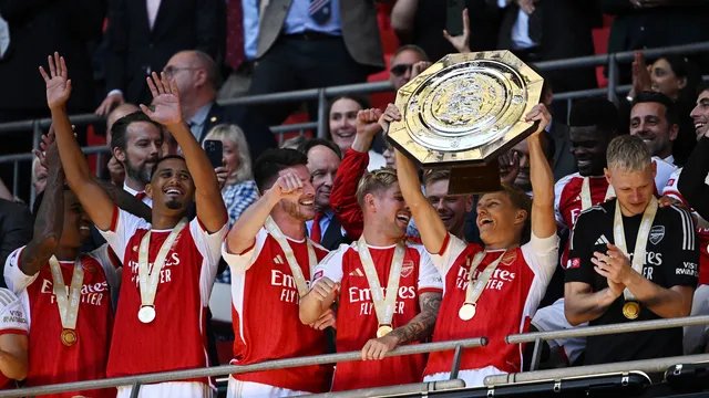 SUPERCOPA DA INGLATERRA. JOGO ÚNICO. PARTIDA ÚNICA. ARSENAL. INGLATERRA. CAMPEÃO. CAMPEÃO PELA DÉCIMA SÉTIMA VEZ. 1930. 1931. 1933. 1934. 1938. 1948. 1953. 1991. 1998, 1999. 2002. 2004. 2014. 2015. 2017. 2020. 2023. MANCHESTER CITY. INGLATERRA. VIE-CAMPEÃO.