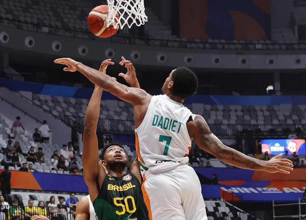COPA DO MUNDO DE BASQUETE DE 2023. PRIMEIRA FASE. GRUPO G. TERCEIRA RODADA. ESPANHA. PRIMEIRO LUGAR. 6 PONTOS. CLASSIFICADO. BRASIL. SEGUNDO LUGAR. 5 PONTOS. CLASSIFICADO. COSTA DO MARFIM. TERCEIRO LUGAR. 4 PONTOS. ELIMINADO. IRÃ. QUARTO LUGAR. ELIMINADO. 3 PONTOS. GRUPO L. CANADÁ. ESPANHA. BRASIL. LETÔNIA.