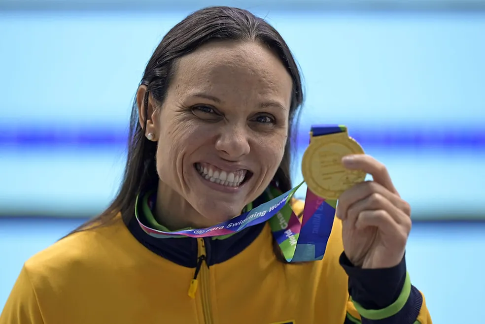 MEDALHA DE OURO. CAROL SANTIAGO. MUNDIAL DE NATAÇÃO PARALÍMPICA.