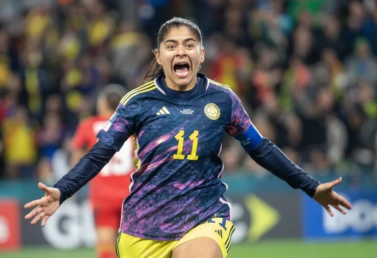 COPA DO MUNDO DE FUTEBOL FEMININO DE 2023. OITAVAS DE FINAL. JOGO ÚNICO. PARTIDA ÚNICA. COLÔMBIA. CLASSIFICADA. JAMAICA. ELIMINADA. QUARTAS DE FINAL. JOGO ÚNICO. PARTIDA ÚNICA. INGLATERRA. COLÔMBIA.