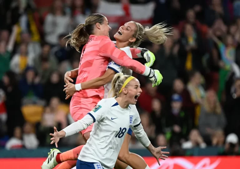 COPA DO MUNDO DE FUTEBOL FEMININO DE 2023. OITAVAS DE FINAL. JOGO ÚNICO. PARTIDA ÚNICA. INGLATERRA. CLASSIFICADA. DINAMARCA. ELIMINADA. QUARTAS DE FINAL. JOGO ÚNICO. PARTIDA ÚNICA. INGLATERRA. CONTRA COLÔMBIA OU JAMAICA.