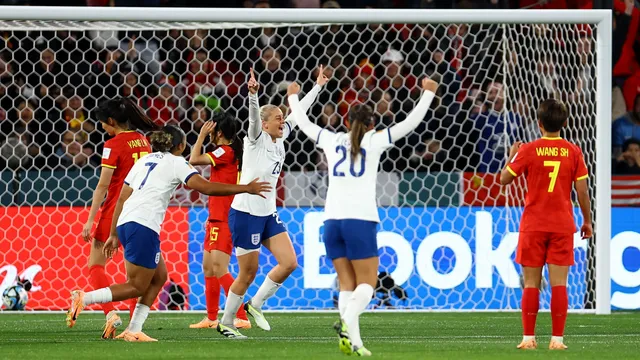 COPA DO MUNDO DE FUTEBOL FEMININO DE 2023. PRIMEIRA FASE. FASE DE GRUPOS. GRUPO D. TERCEIRA RODADA. INGLATERRA. PRIMEIRA COLOCADA. 9 PONTOS. CLASSIFICADA. DINAMARCA. SEGUNDA COLOCADA. 6 PONTOS. CLASSIFICADA. CHINA. TERCEIRA COLOCADA. 3 PONTOS. ELIMINADA. HAITI. QUARTA COLOCADA. 0 PONTO. ELIMINADA.