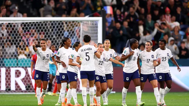 COPA DO MUNDO DE FUTEBOL FEMININO DE 2023. PRIMEIRA FASE. TERCEIRA RODADA. GRUPO F. FRANÇA. PRIMEIRA COLOCADA. CLASSIFICADA. 7 PONTOS. JAMAICA. SEGUNDA COLOCADA. 5 PONTOS. CLASSIFICADA. BRASIL. TERCEIRO COLOCADO. 4 PONTOS. ELIMINADO. PANAMÁ. QUARTO COLOCADO. 0 PONTO. ELIMINADO.